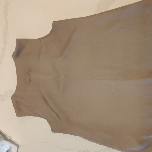 A classy Cabi tank top - Picture 4 of 4